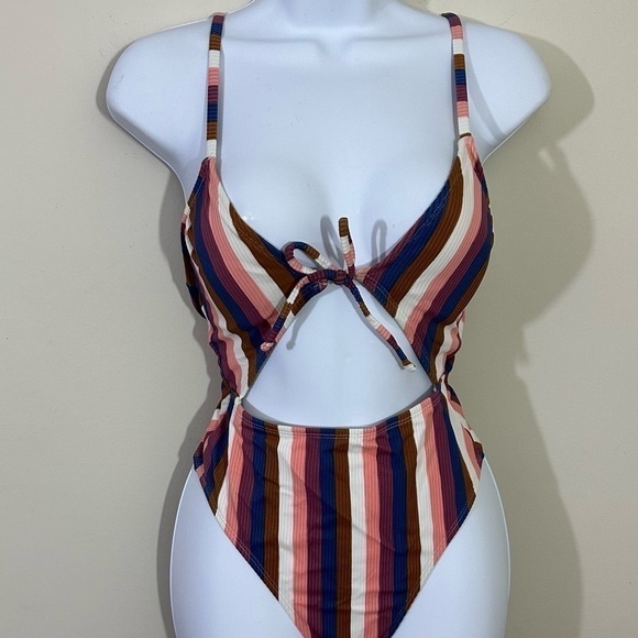 Xhilaration sz med swim suit in a stripe From the front it looks like a 2 piece - Picture 5 of 12